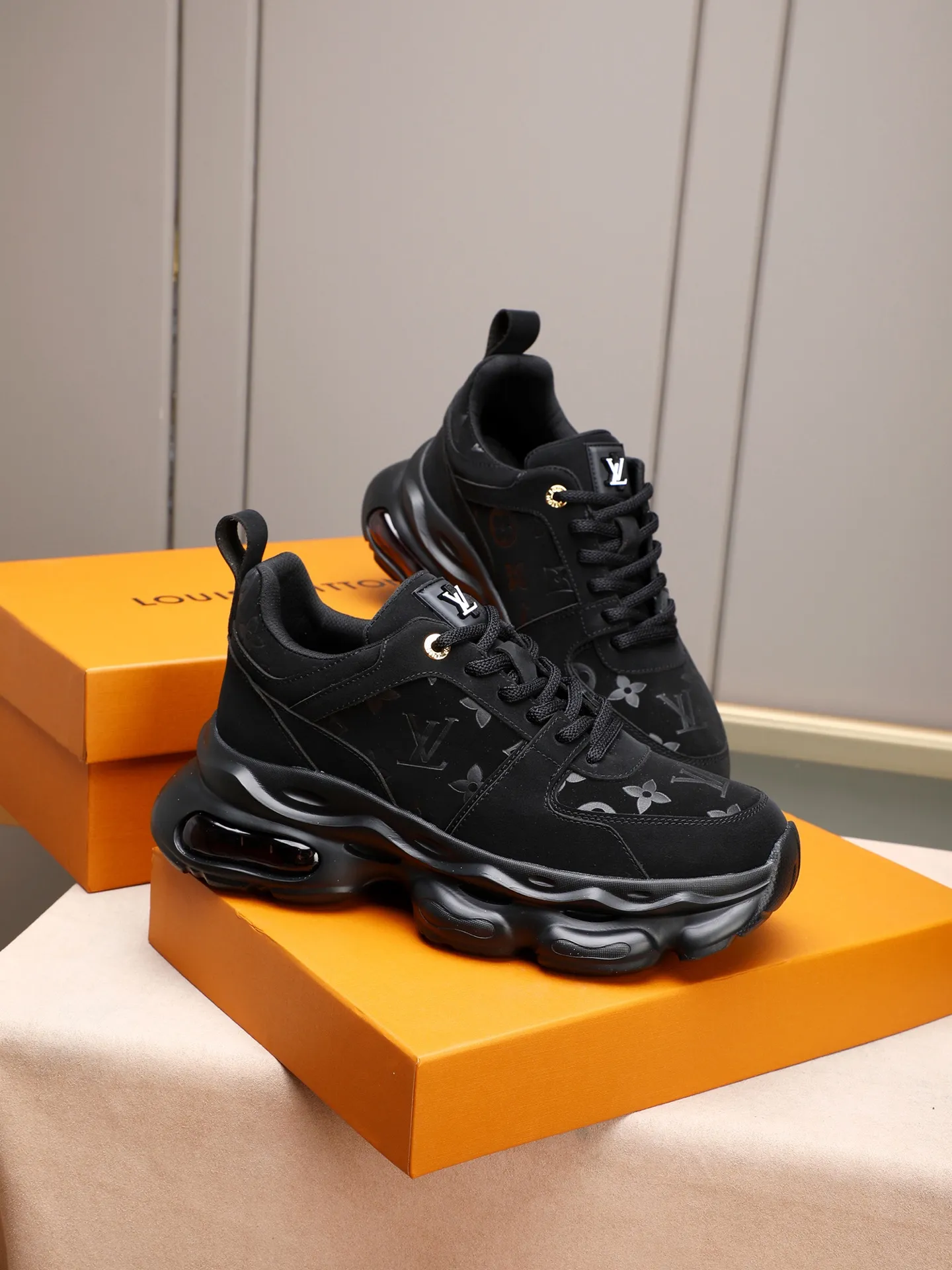 Men's shoes 💰460 [LV] Made of imported L special materials spliced ​​with cowhide and comfortable mesh lining. Private molded foam air cushion outsole, super light and comfortable on the feet! Perfect last shape, generous and fashionable design, 5 colors available! Code number: 38–44 (45 customized